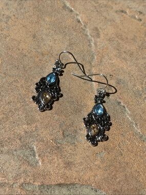 Silvertone Filigree Drop Earrings with Blue and Champagne Stones B22